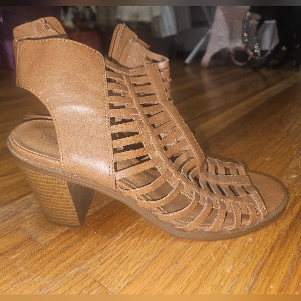 Women's Tan Heeled Sandals Size 6.5 With Zippers